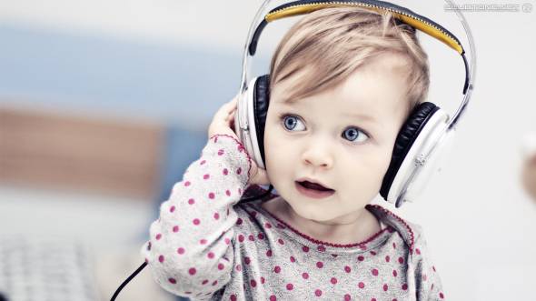little girl with headphones предпросмотр