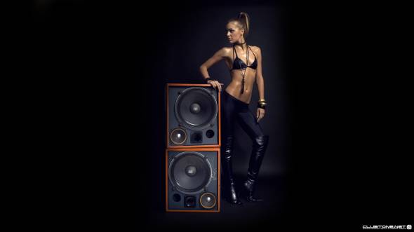 girl & big speaker 1 предпросмотр